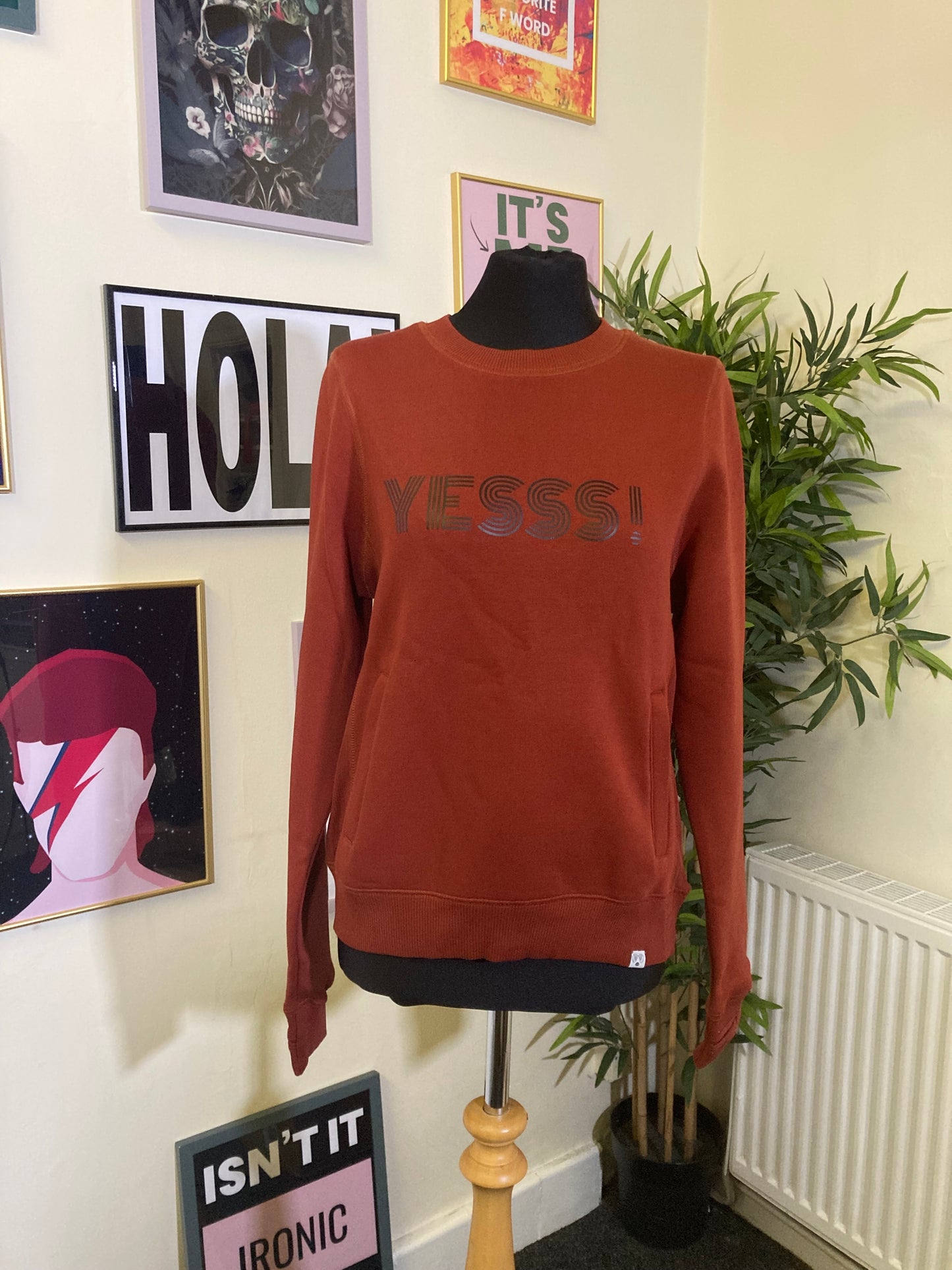 Rust YESSS! sweater size Small
