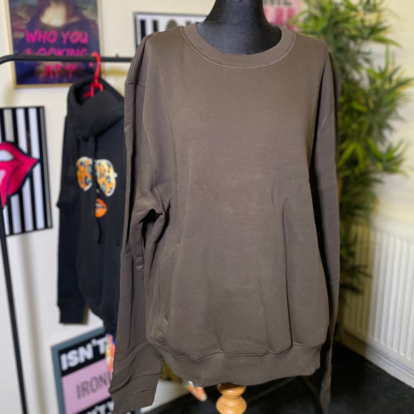 Plain Chocolate sweater with pockets